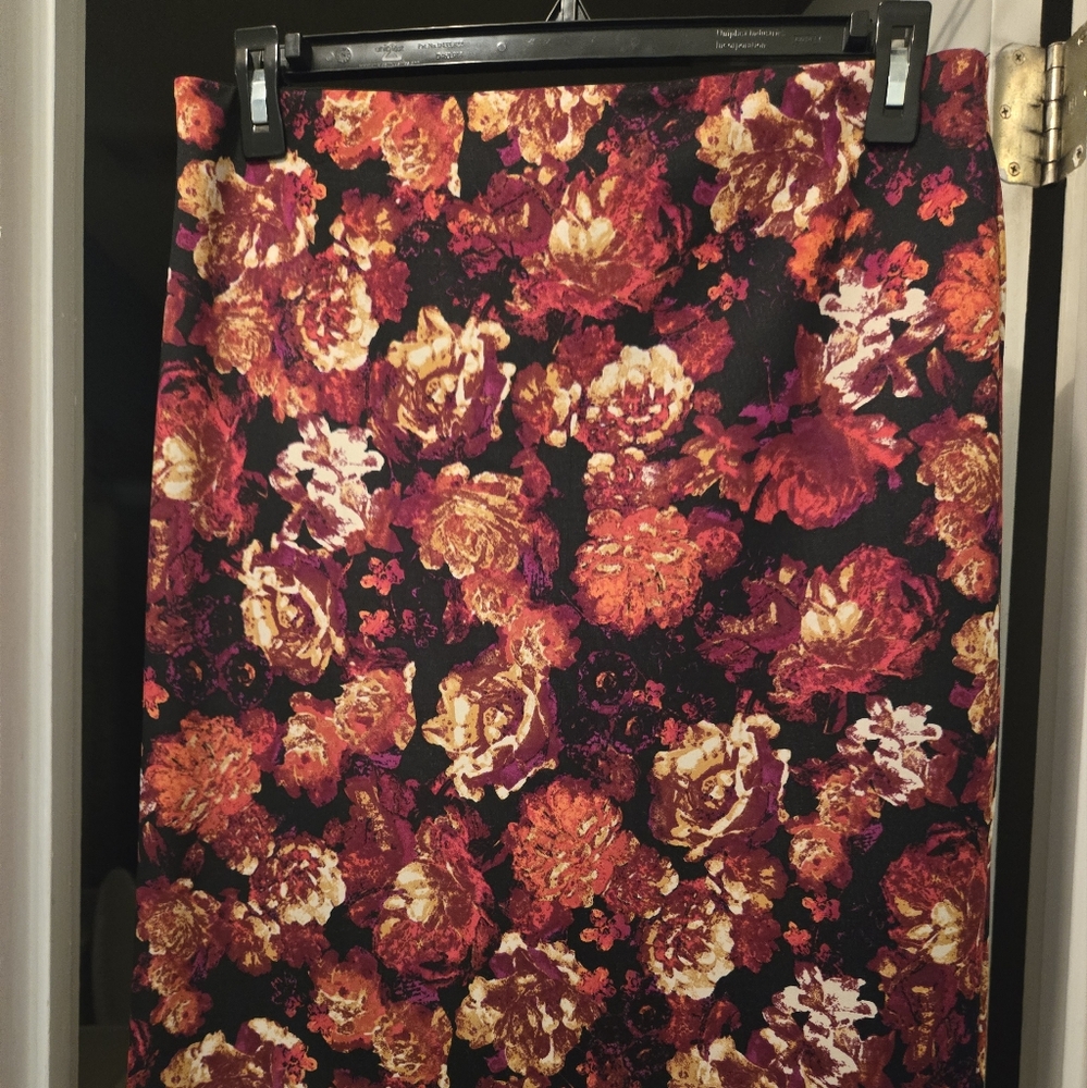 Red and Black Floral Pencil Skirt